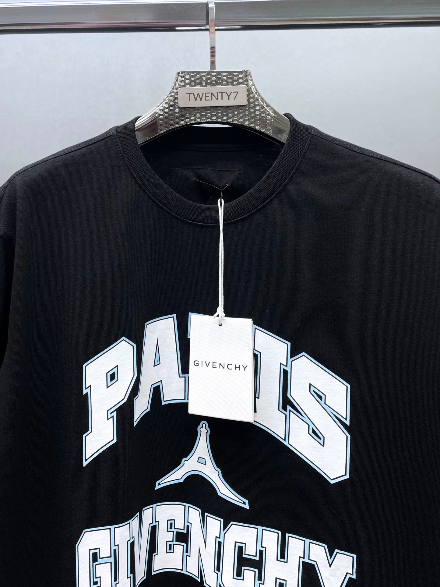 GIVENCHY