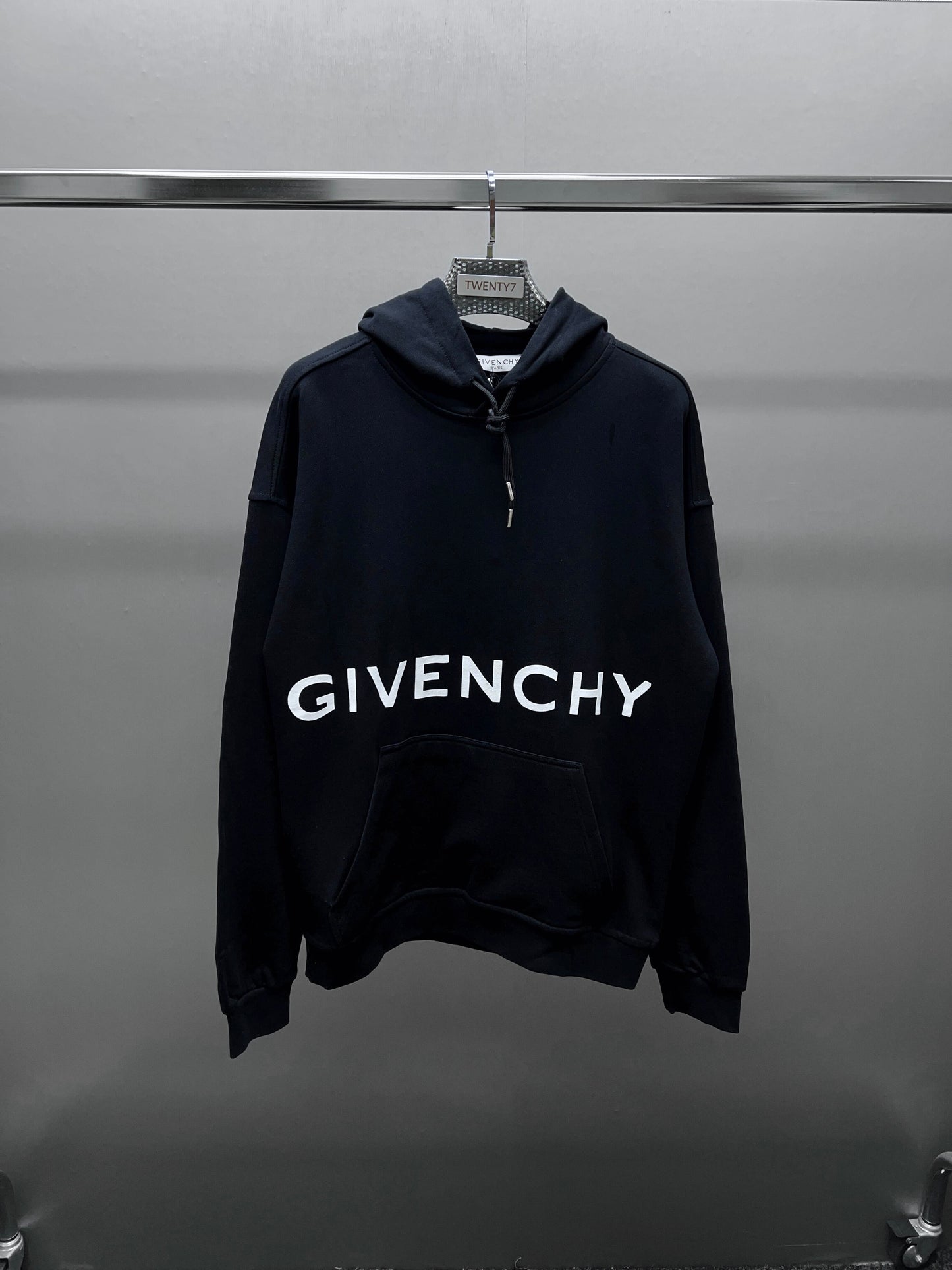 GIVENCHY