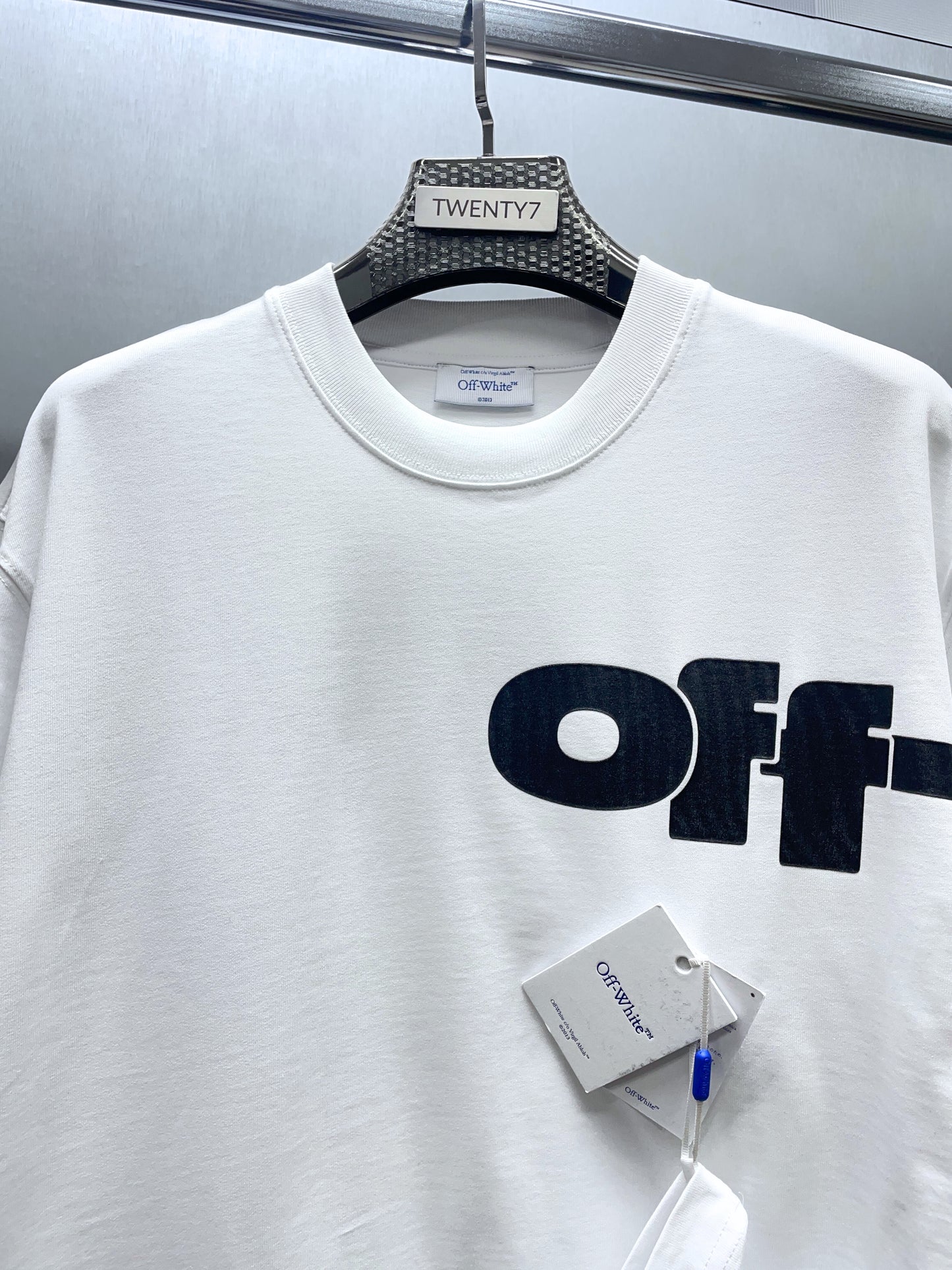 OFF WHITE