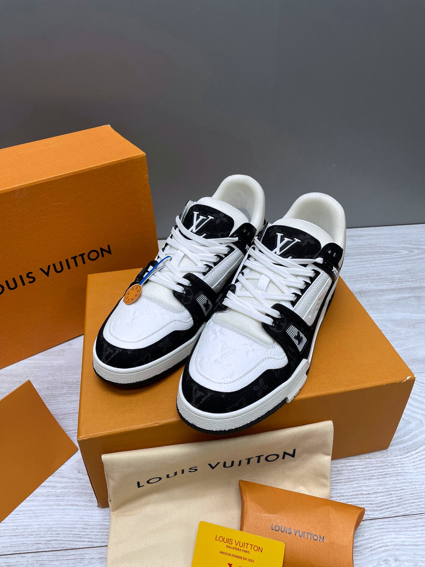 LOUIS VUITTON