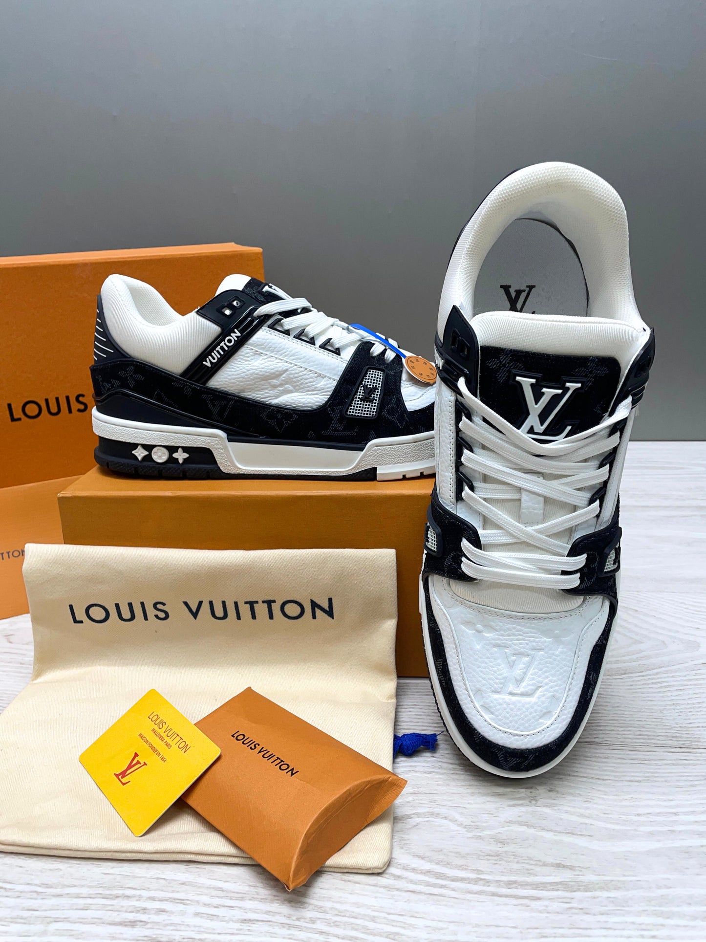 LOUIS VUITTON