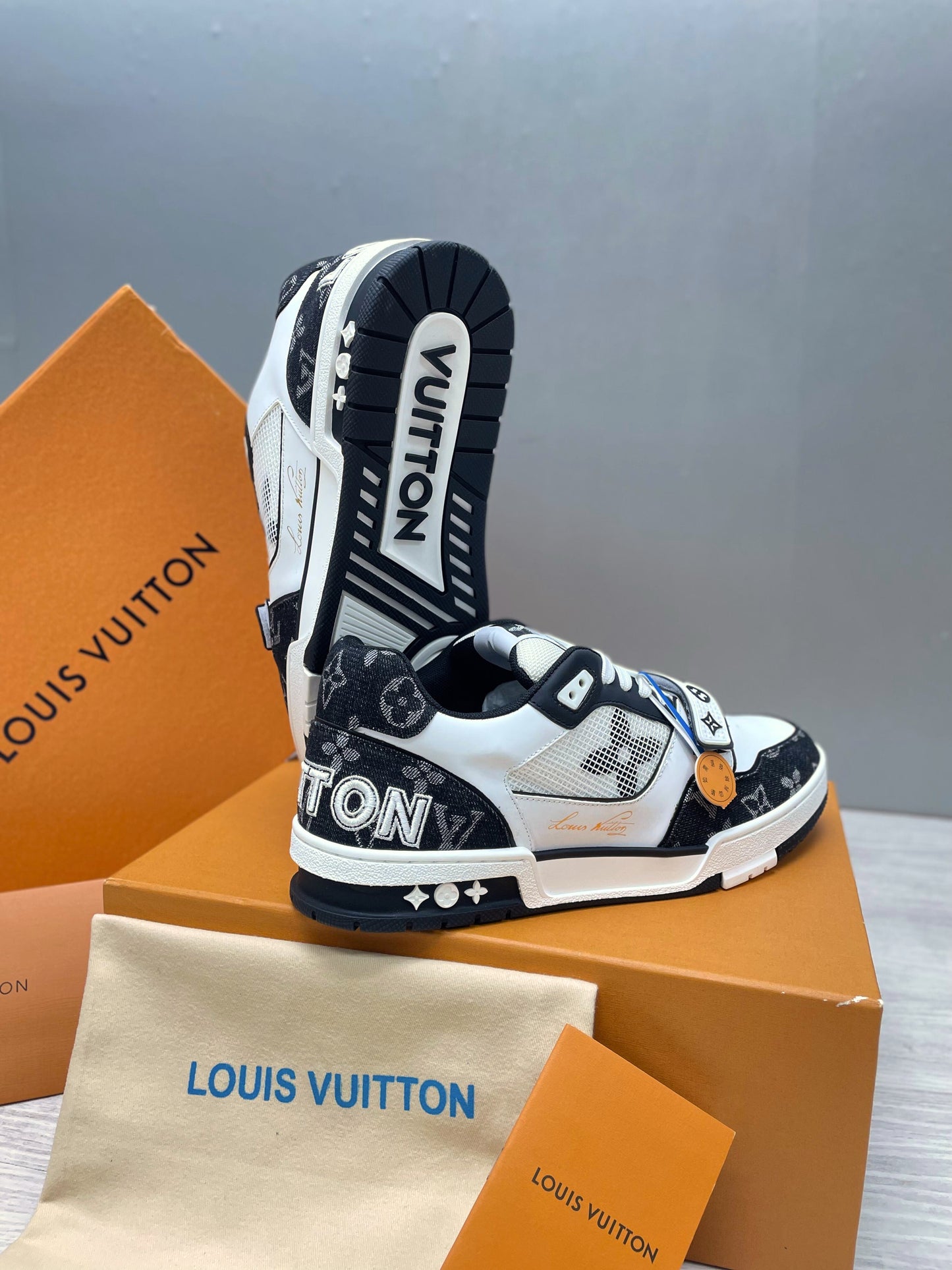 LOUIS VUITTON