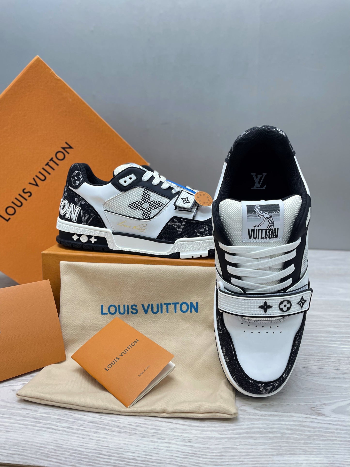LOUIS VUITTON