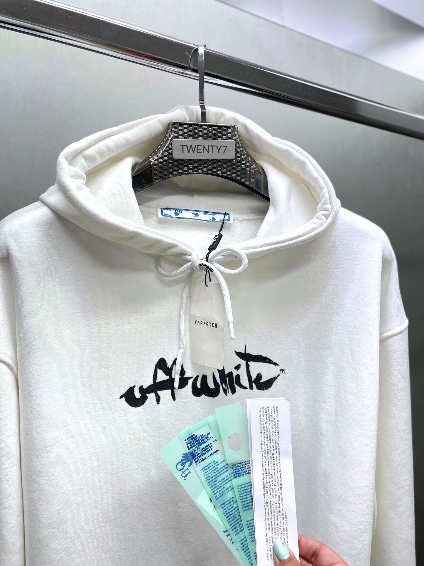 OFF WHITE