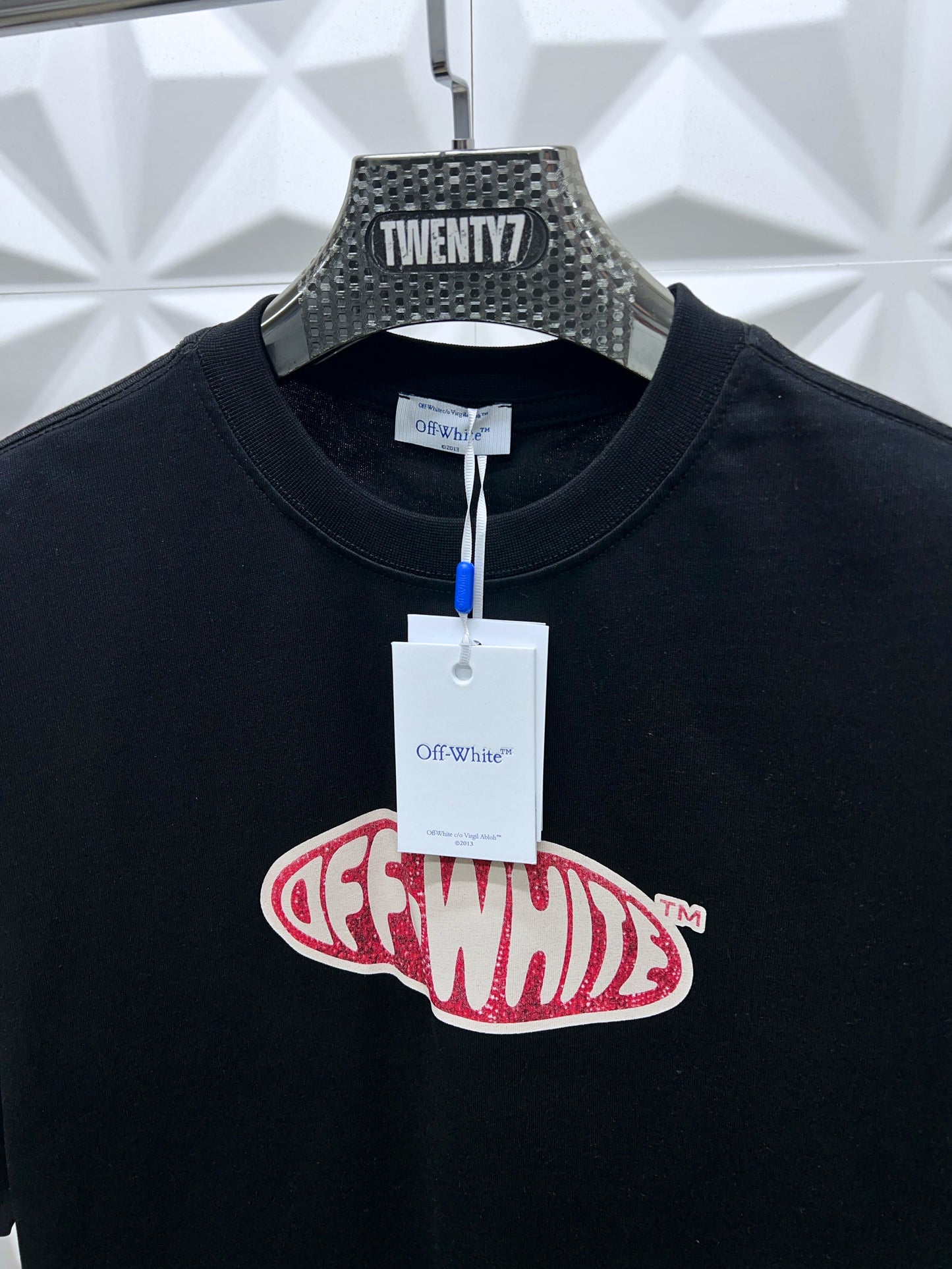 OFF WHITE