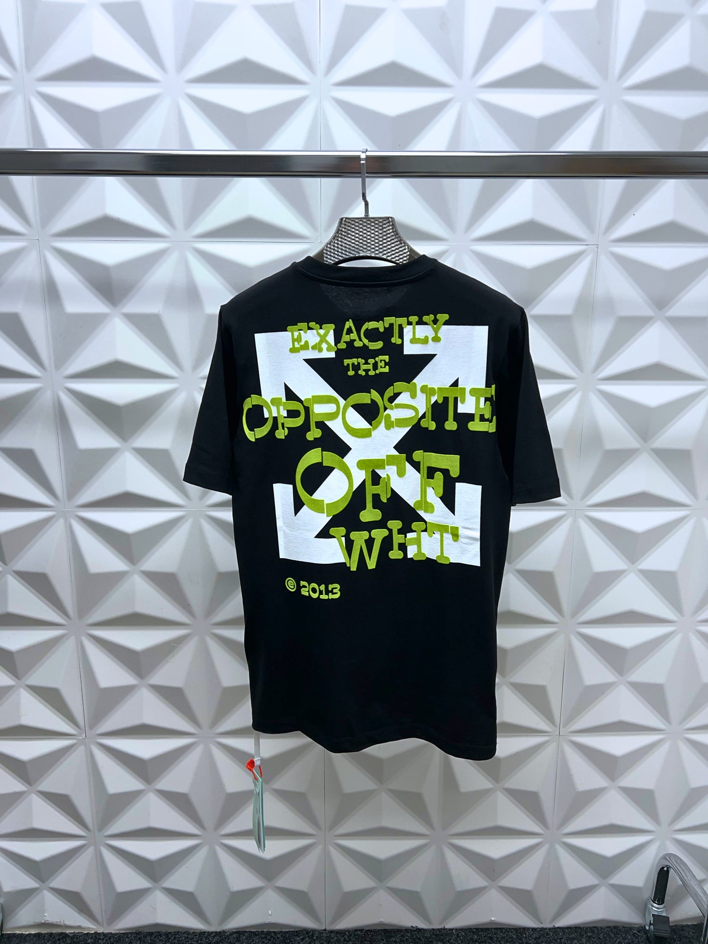 OFF WHITE