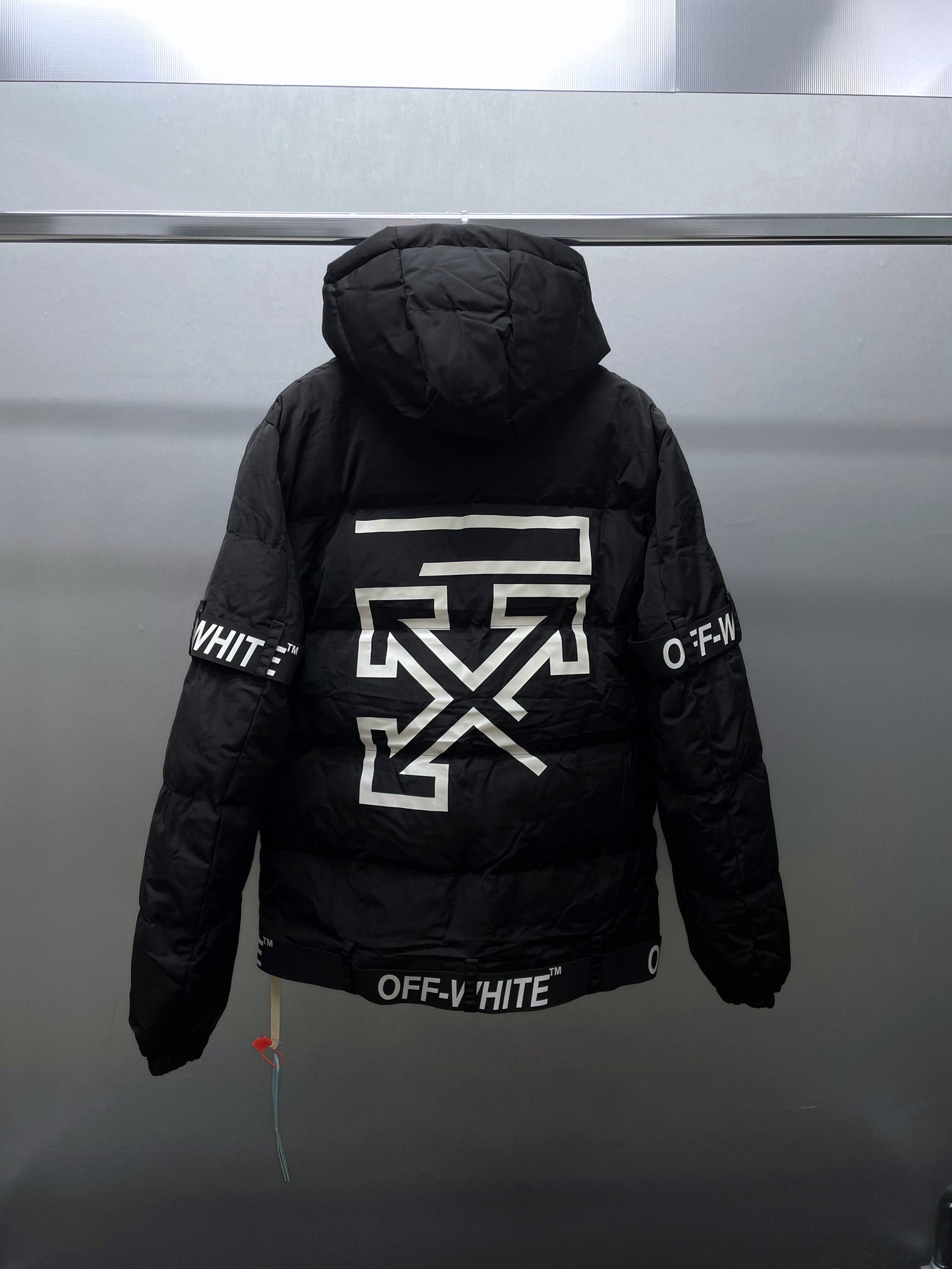 OFF WHITE