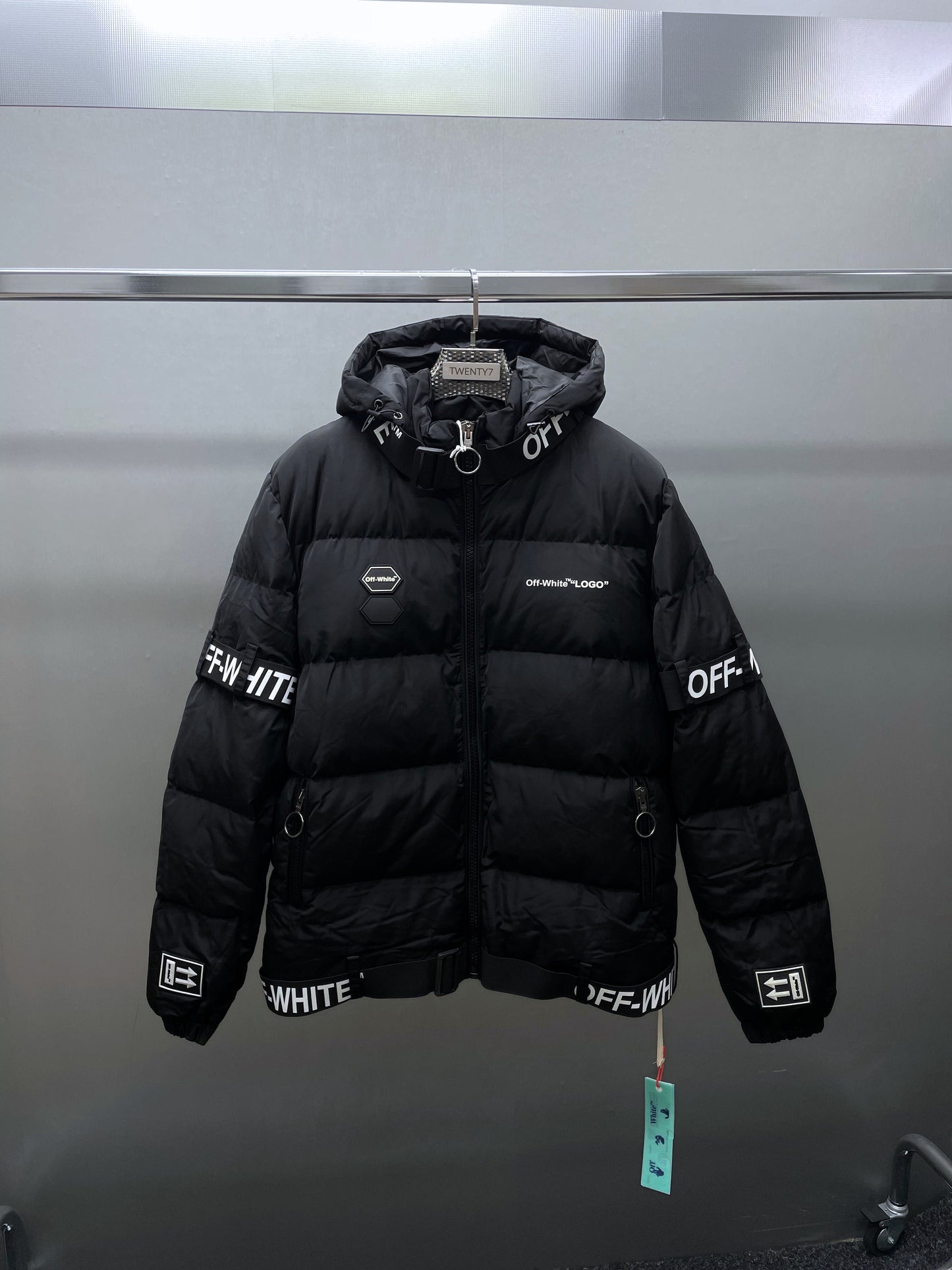 OFF WHITE