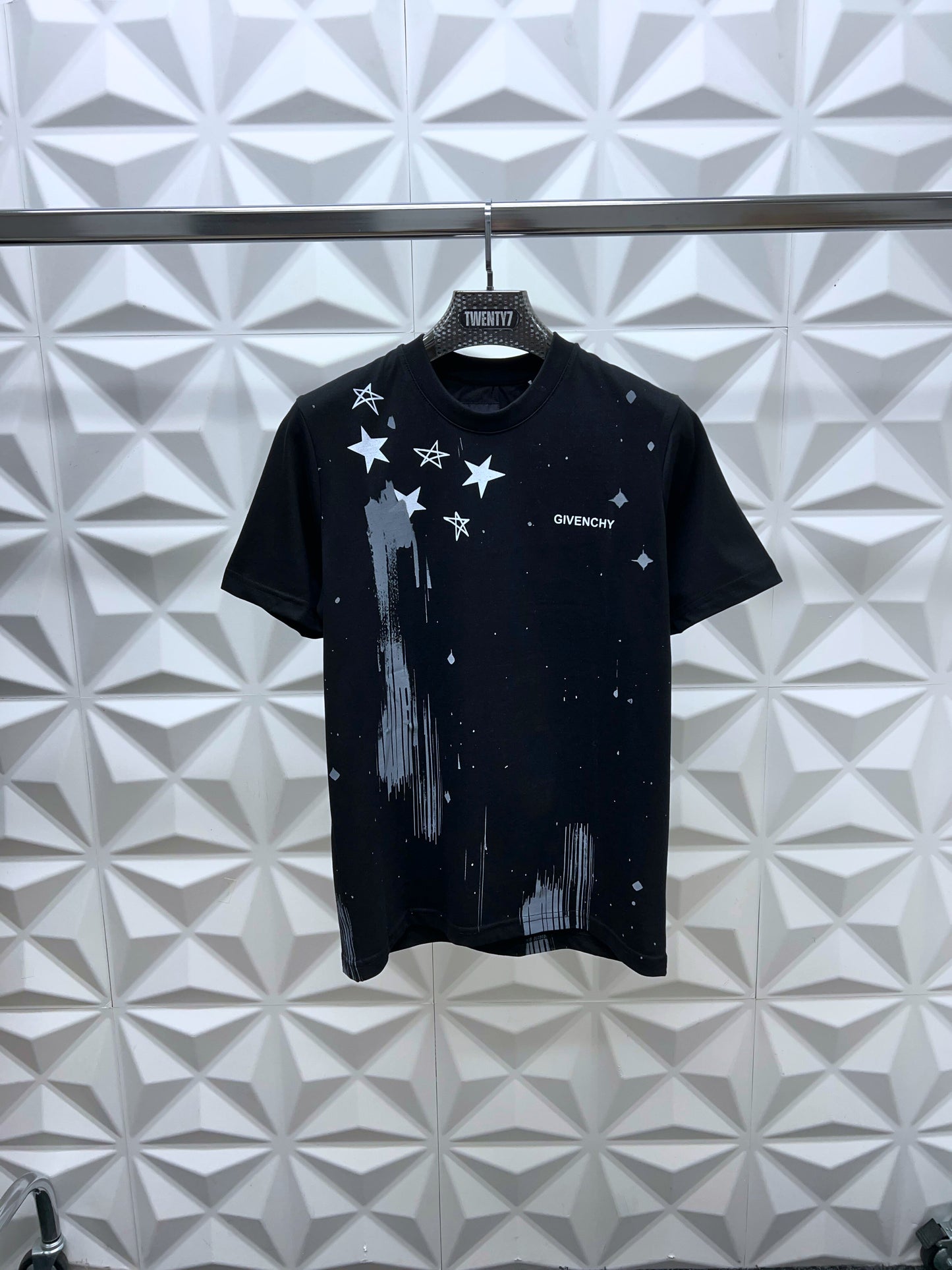 GIVENCHY