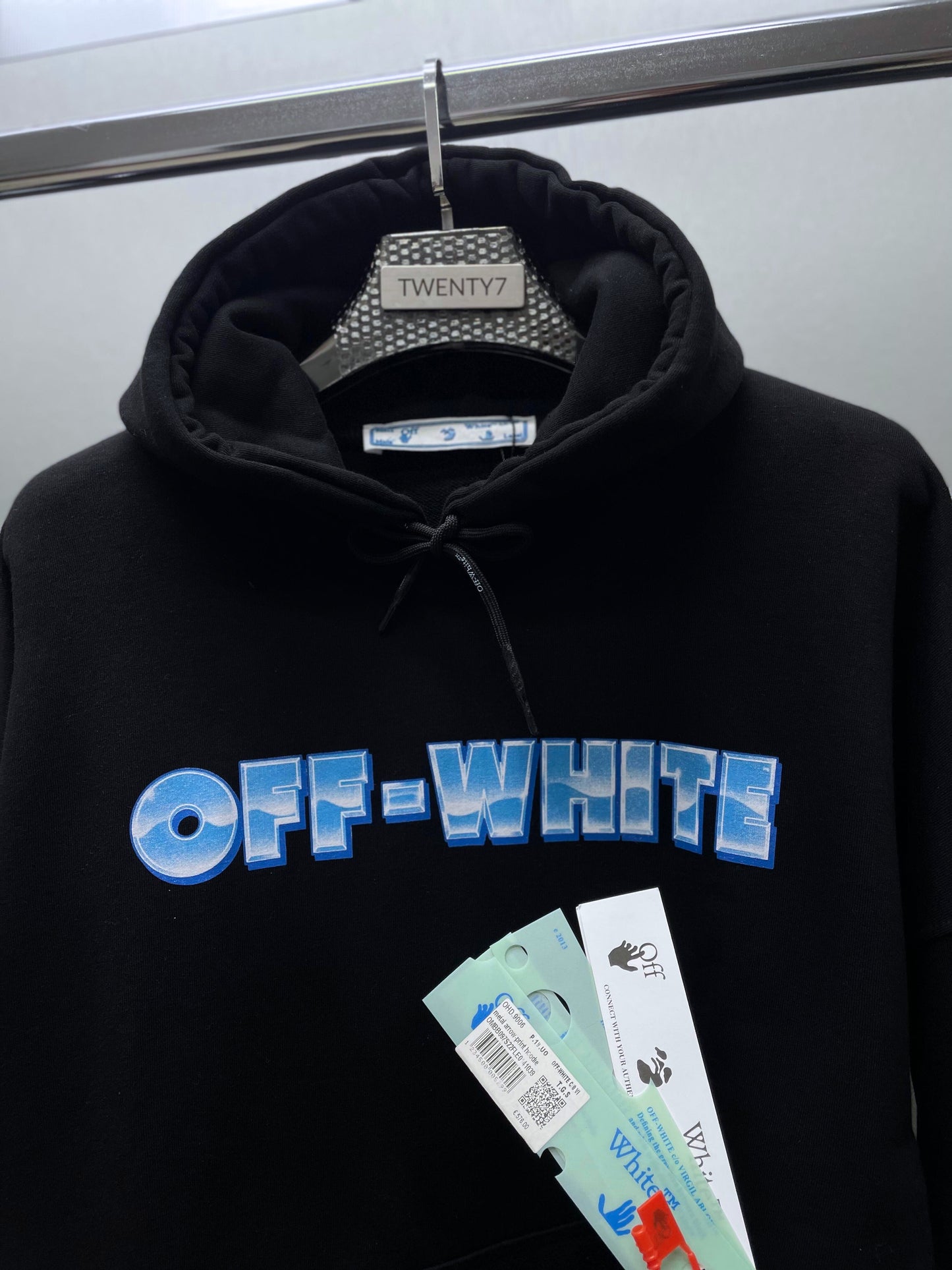 OFF WHITE