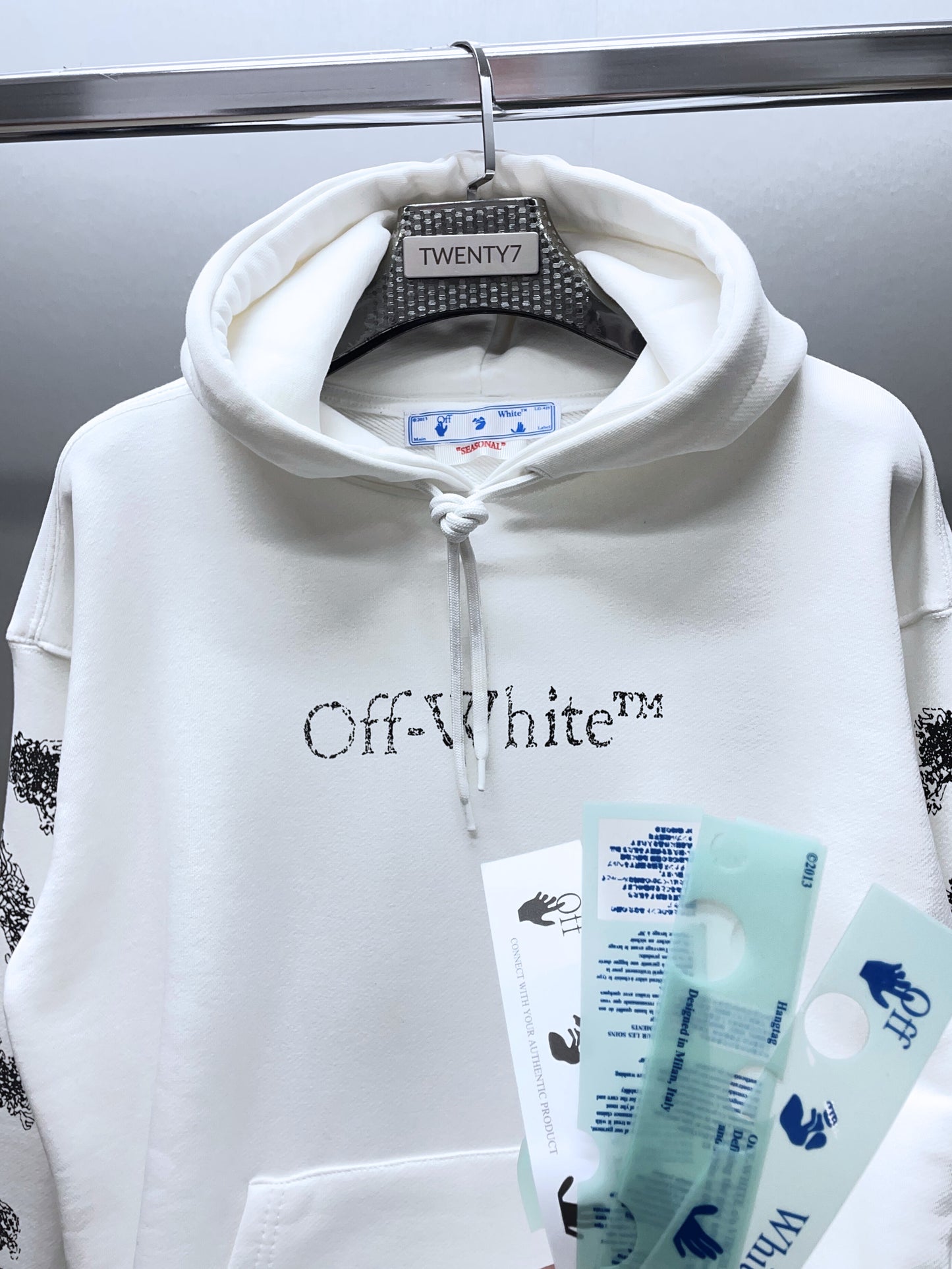 OFF WHITE