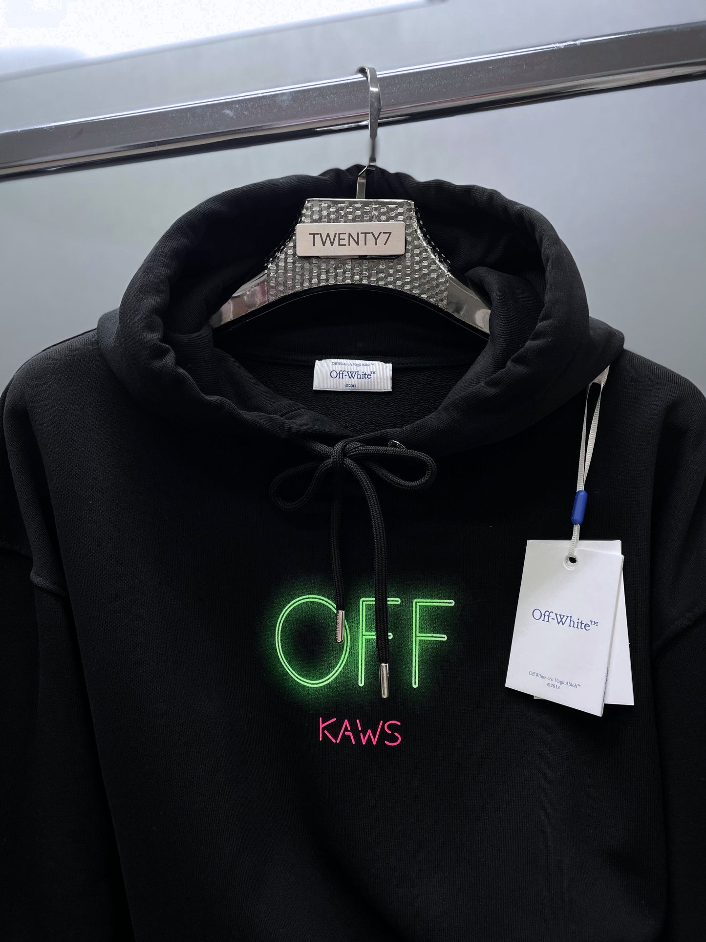 OFF WHITE