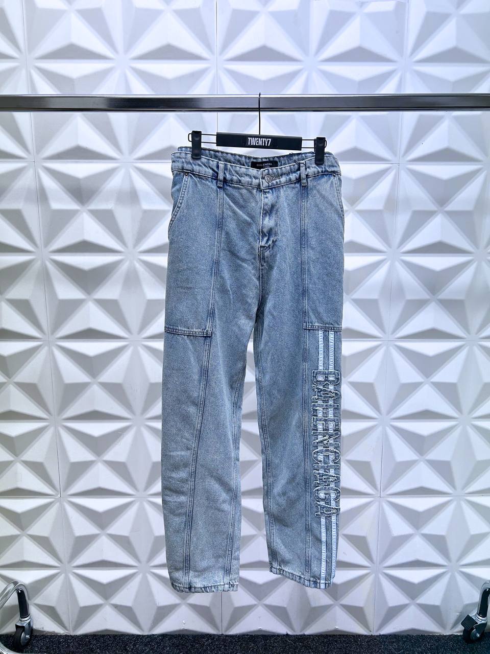 BALENCIAGA