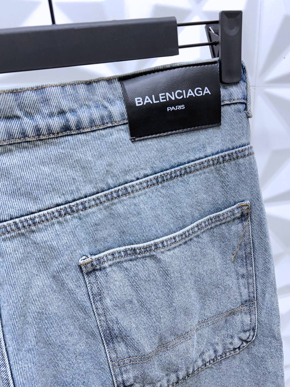 BALENCIAGA