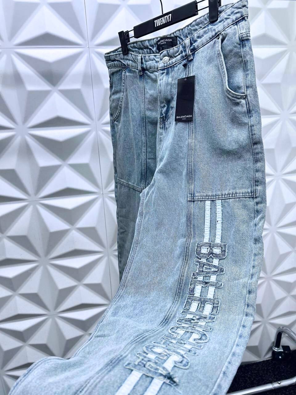 BALENCIAGA
