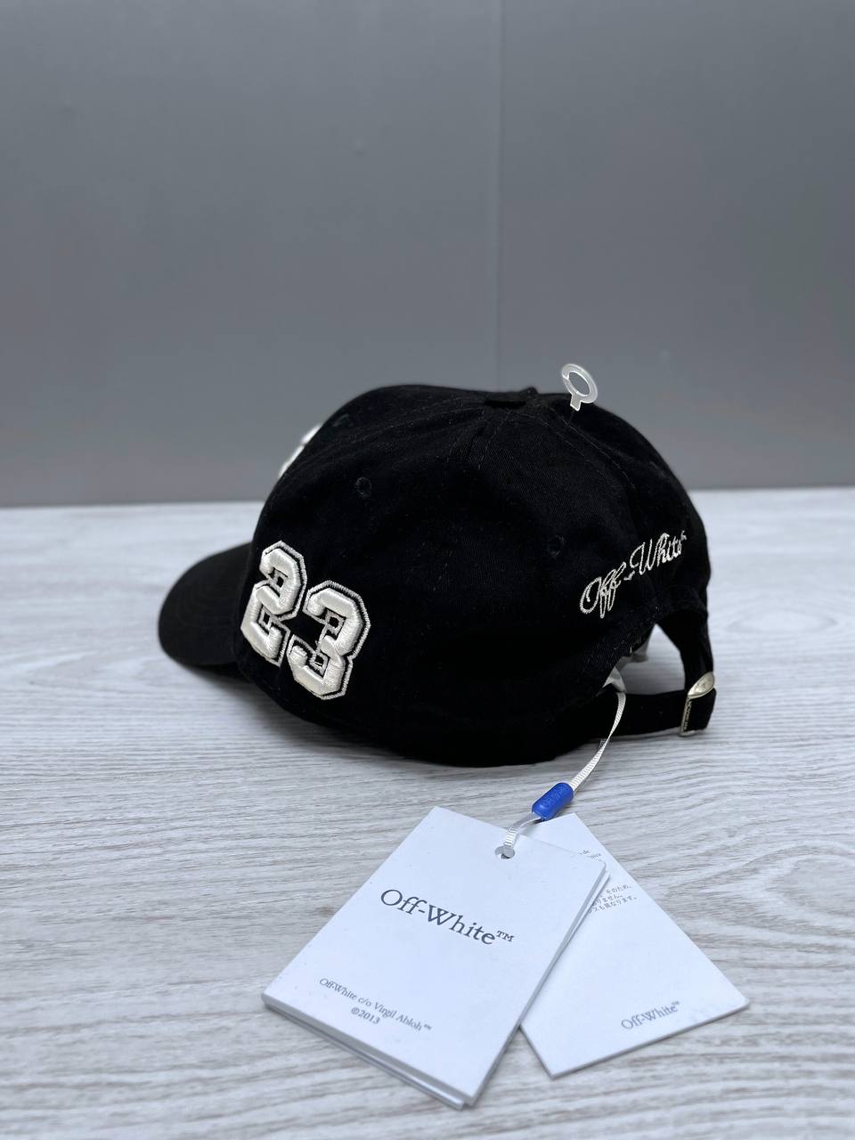 OFF WHITE