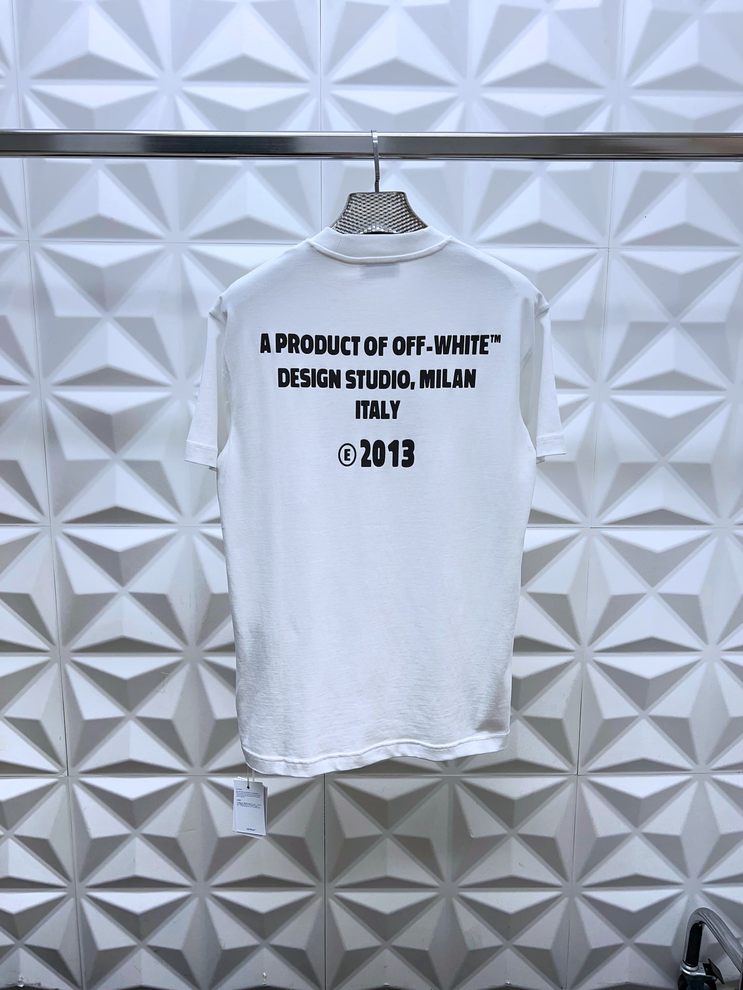 OFF WHITE