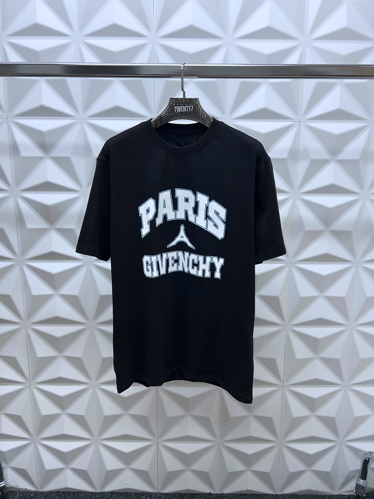 GIVENCHY