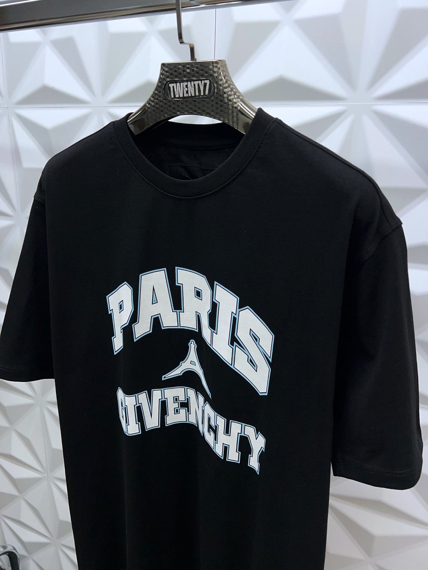 GIVENCHY