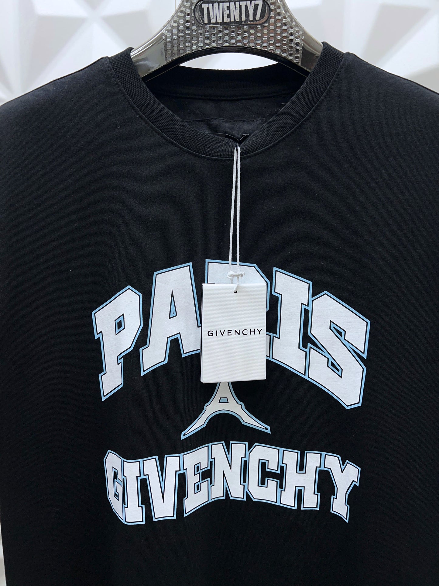 GIVENCHY