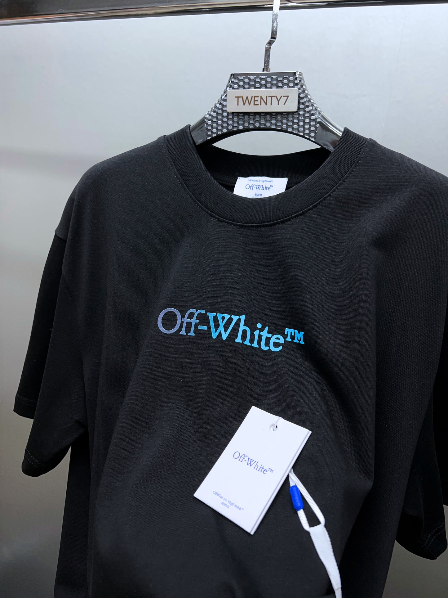 OFF WHITE