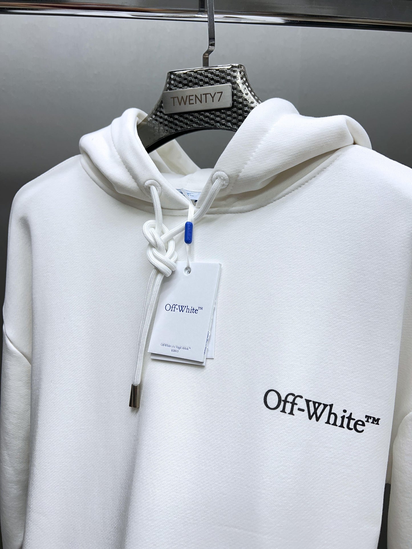 OFF WHITE