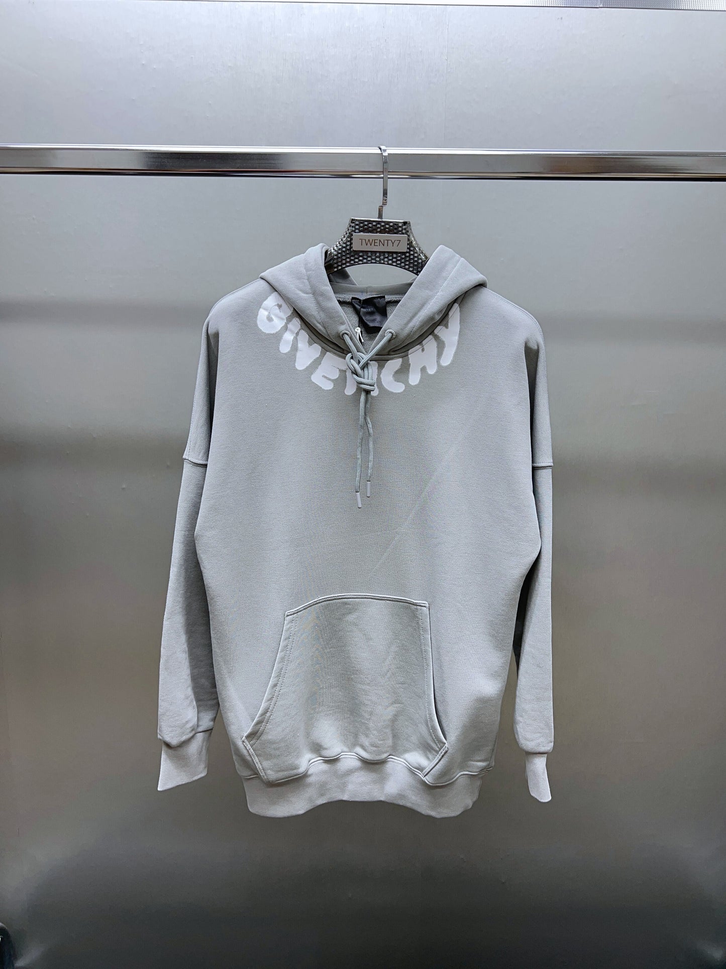 GIVENCHY