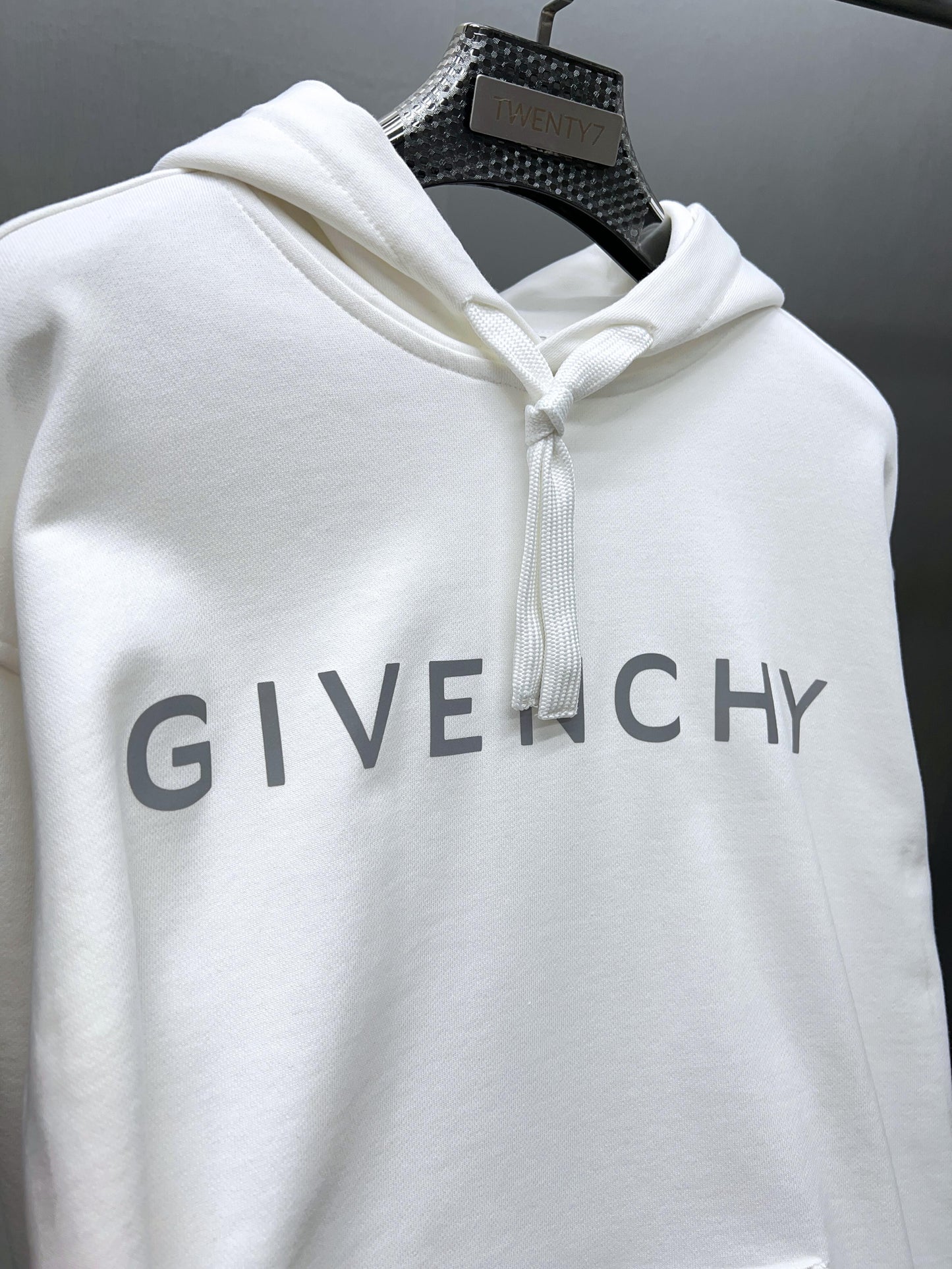 GIVENCHY