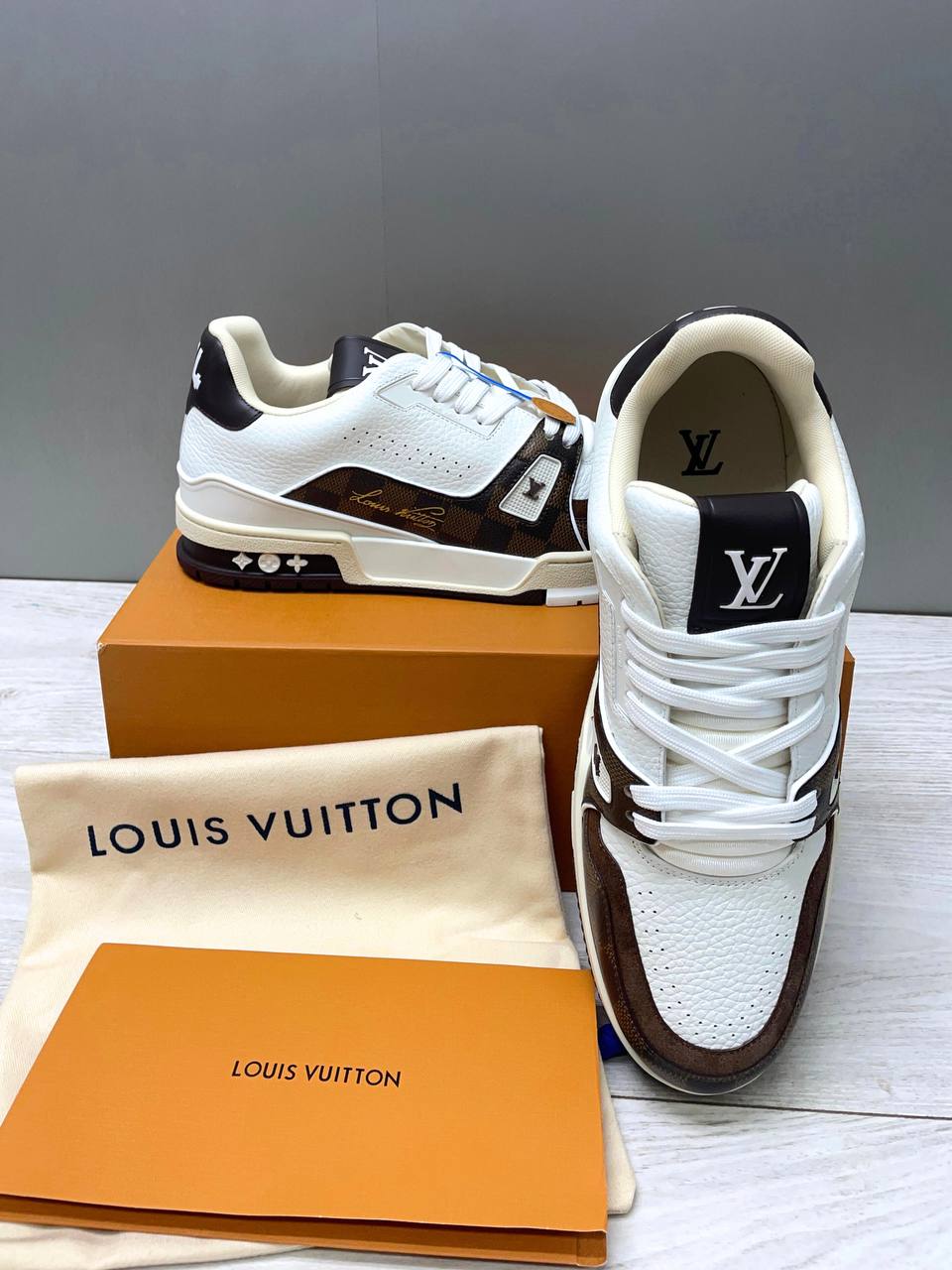 LOUIS  VUITTON