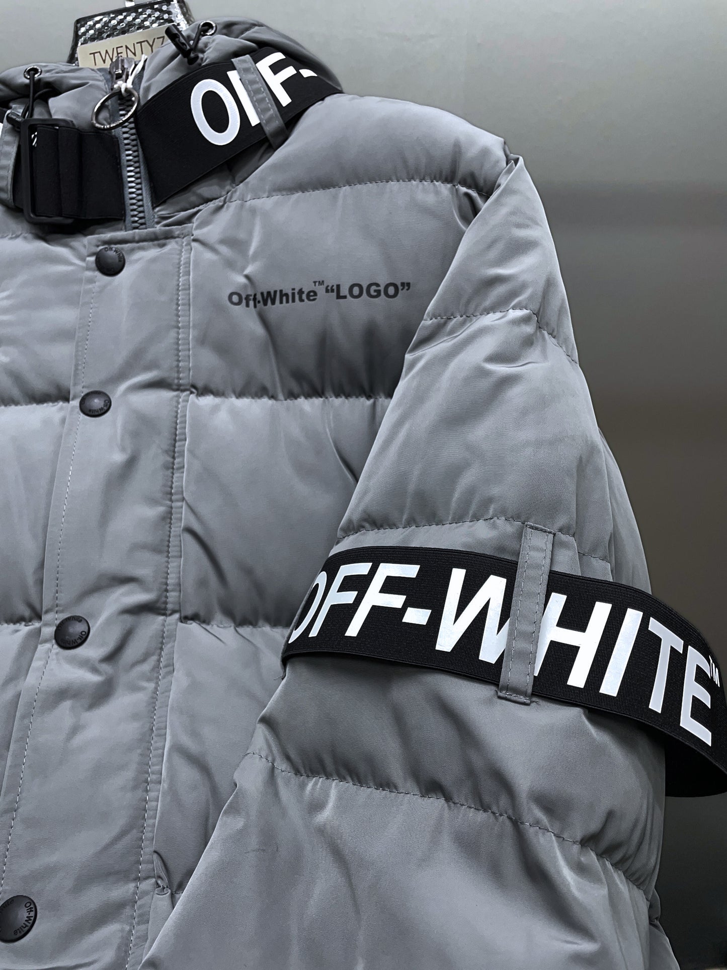 OFF WHITE