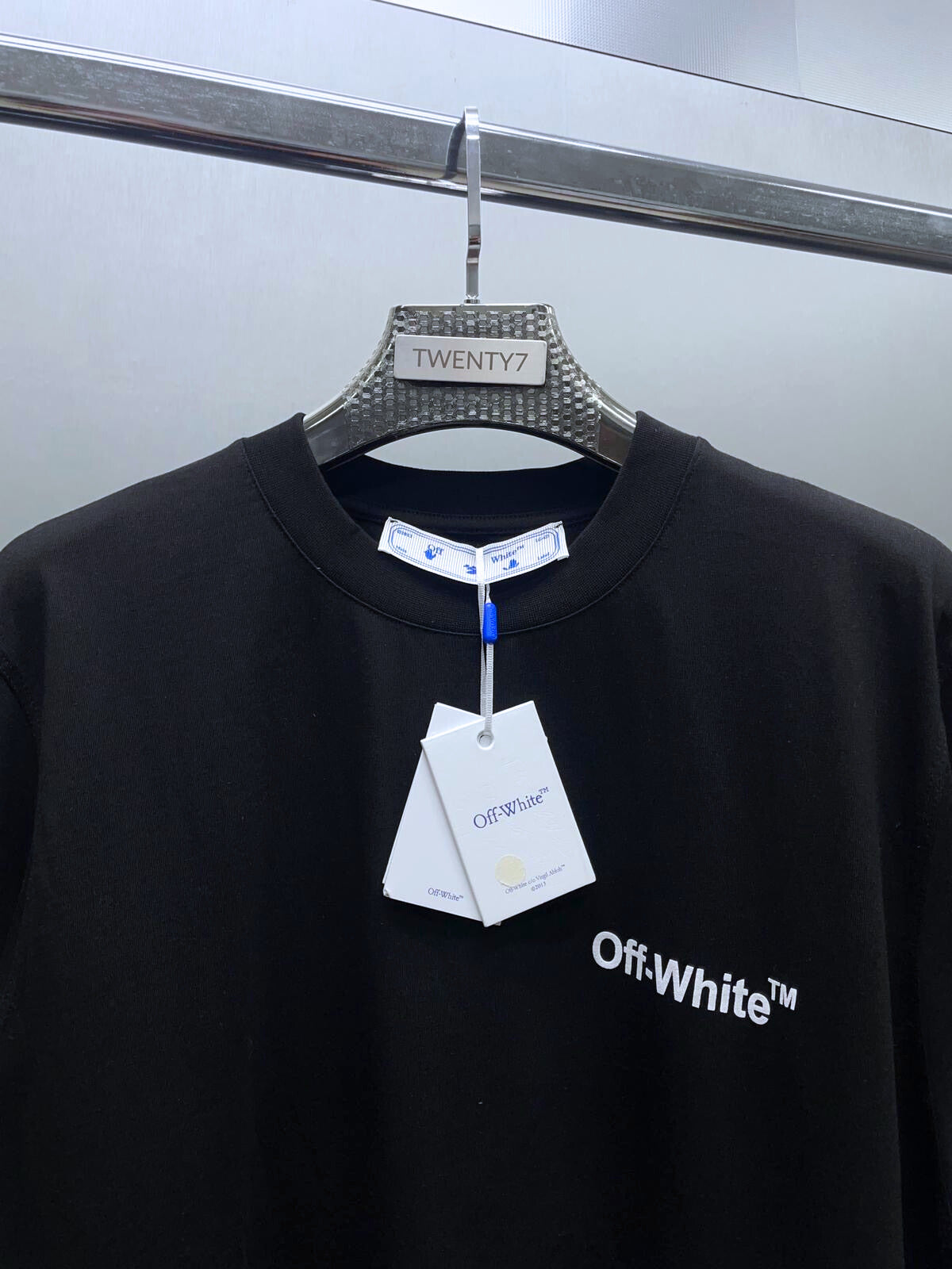 OFF WHITE