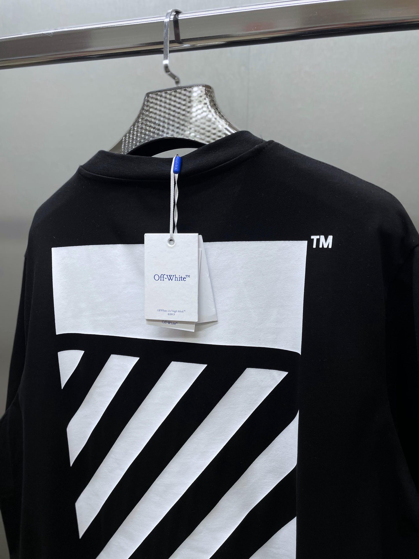 OFF WHITE