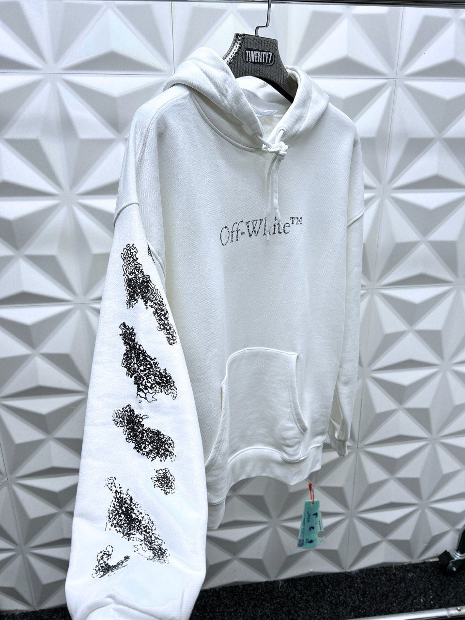 OFF WHITE