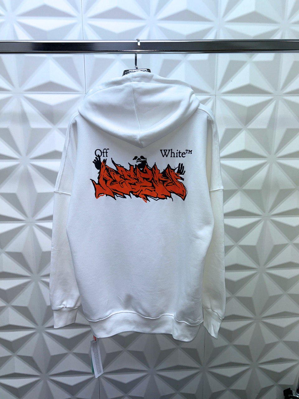 OFF WHITE