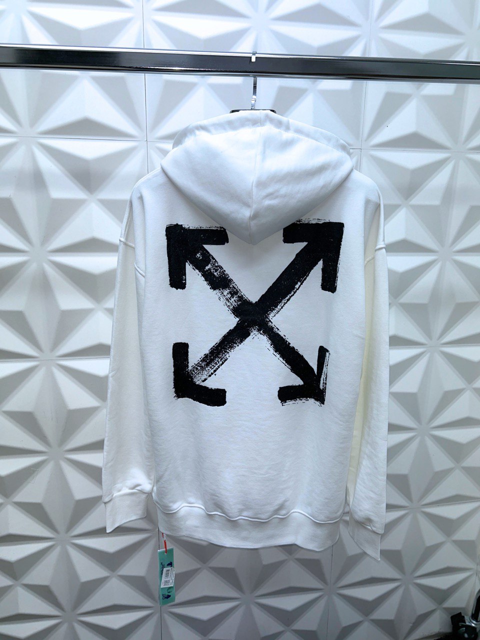 OFF WHITE