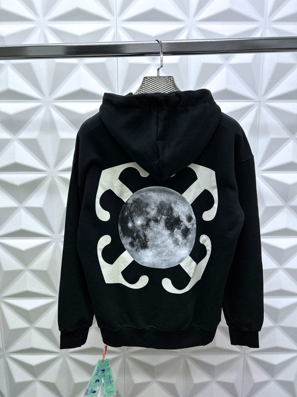 OFF WHITE