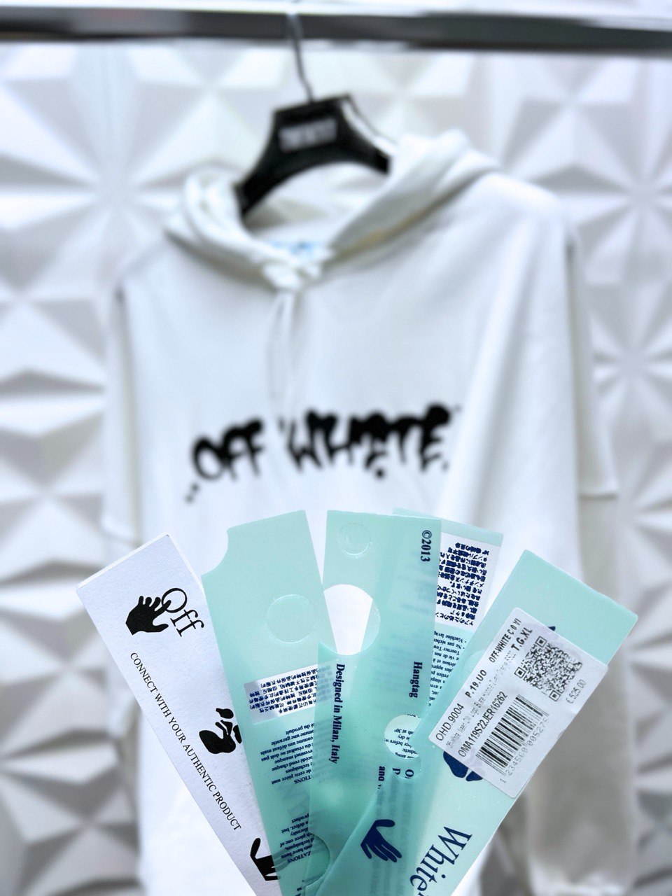OFF WHITE