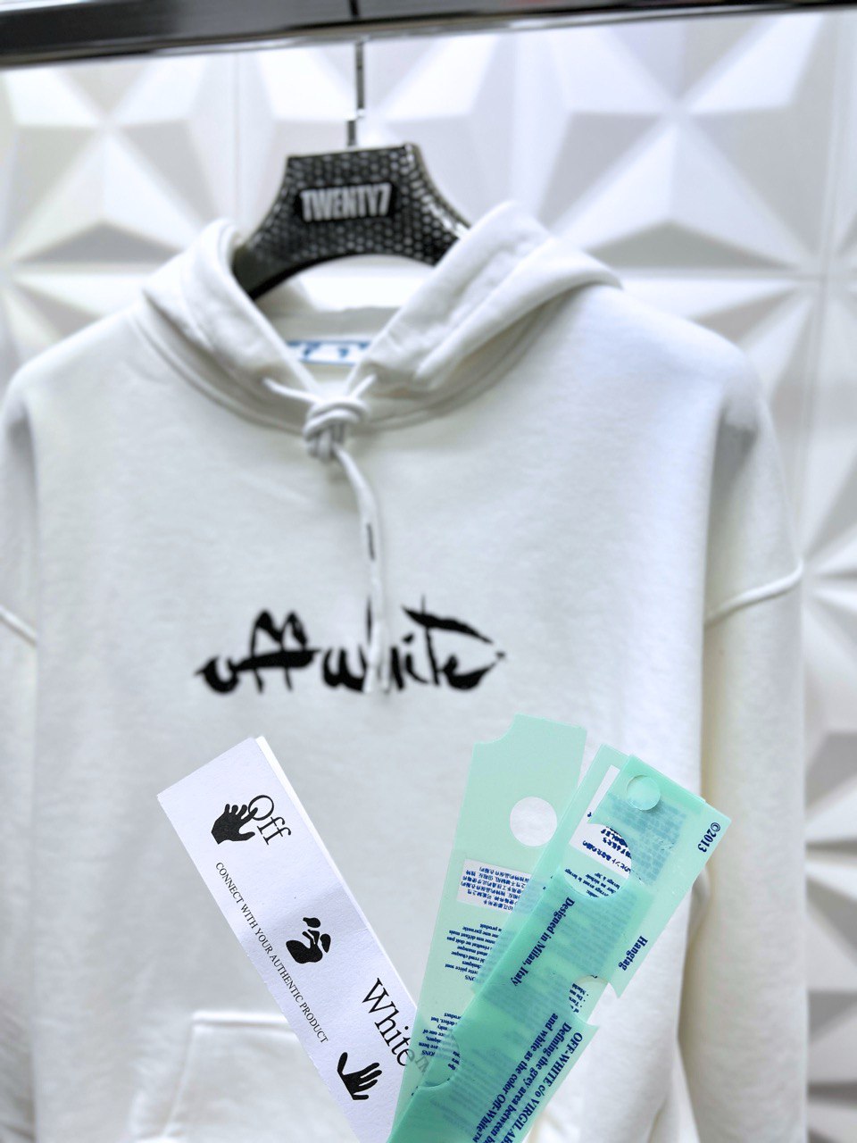 OFF WHITE