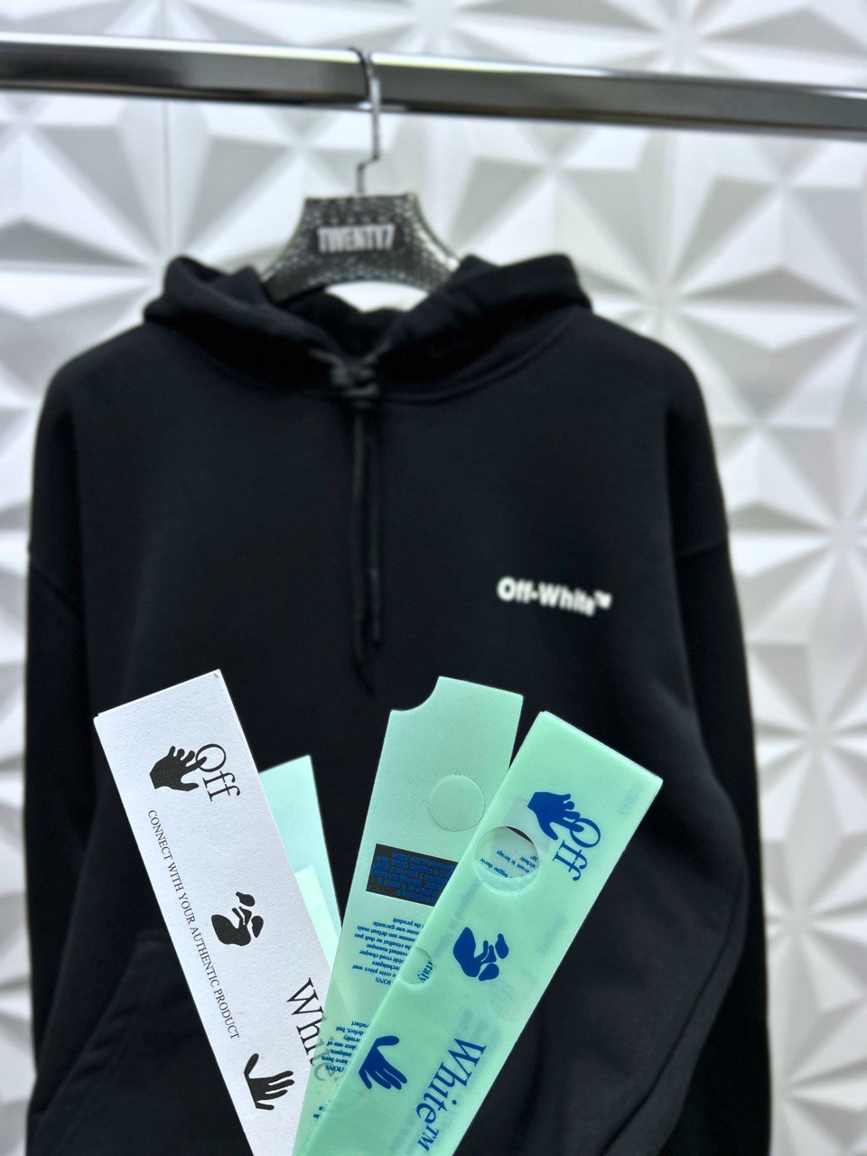 OFF WHITE