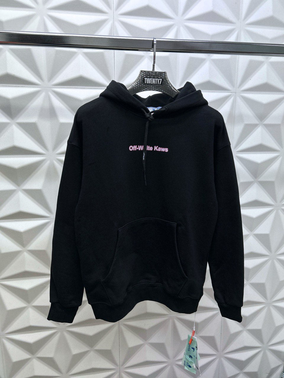 OFF WHITE