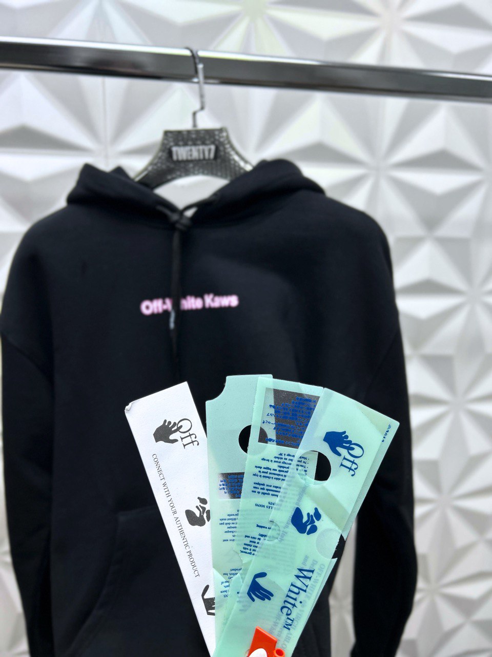 OFF WHITE