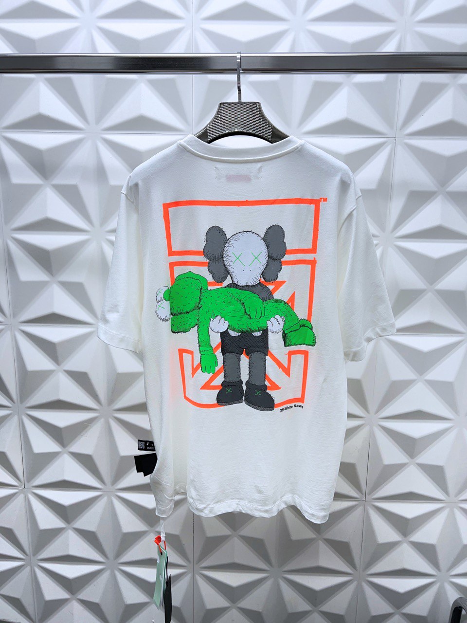 OFF WHITE