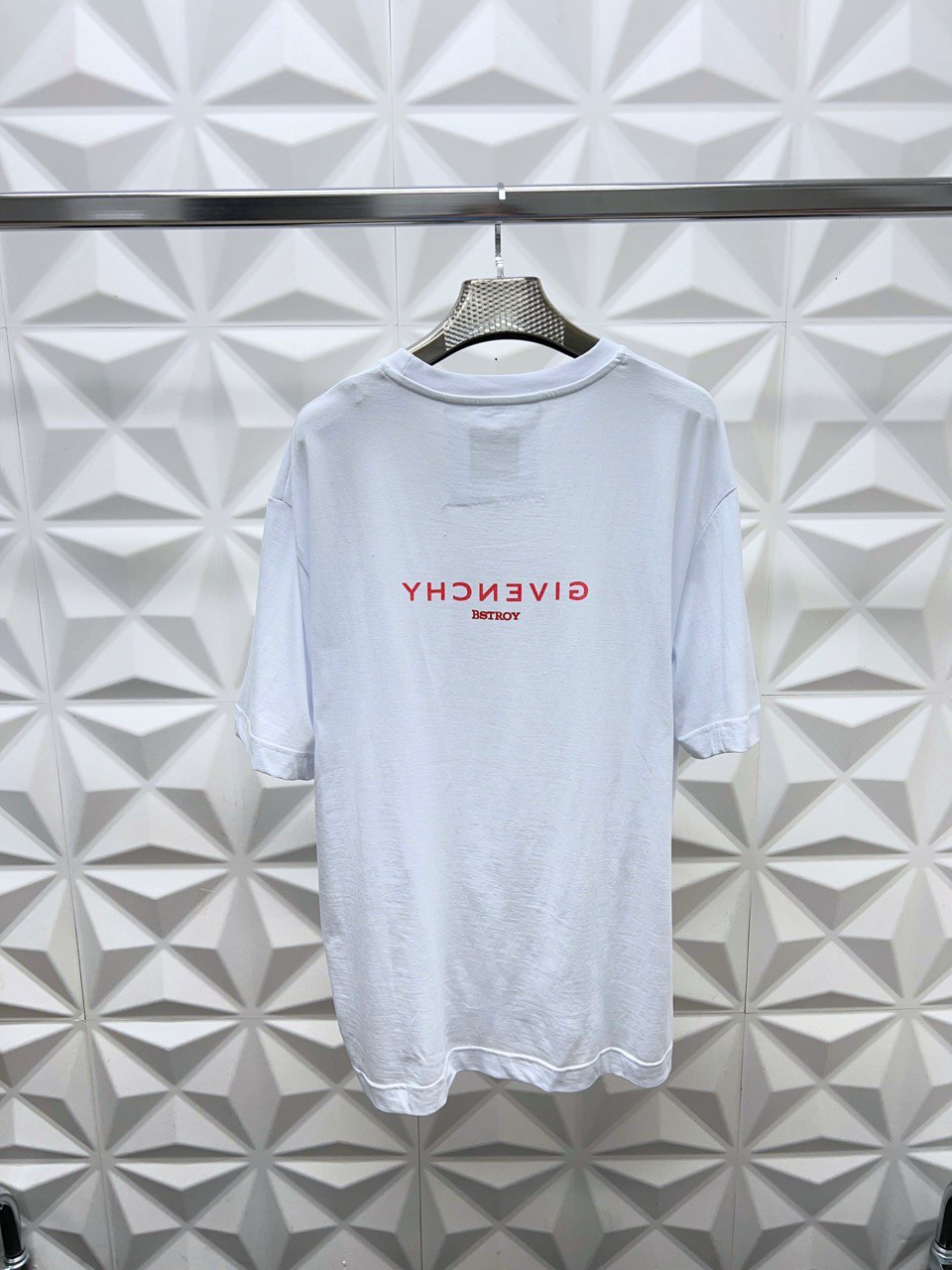 GIVENCHY