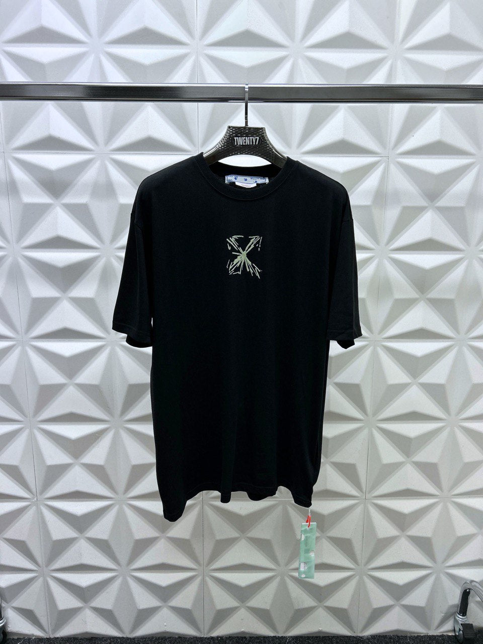 OFF WHITE