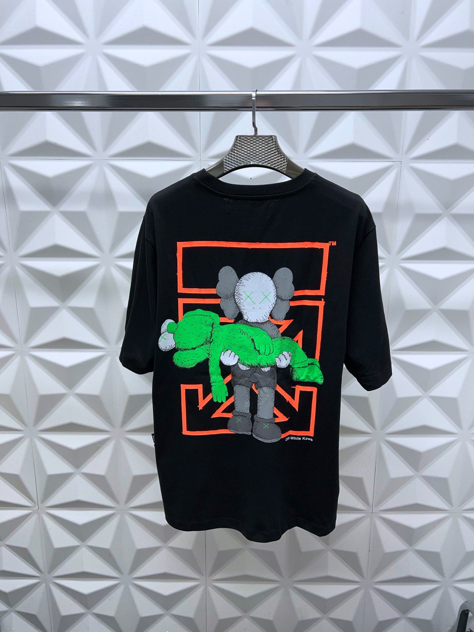OFF WHITE
