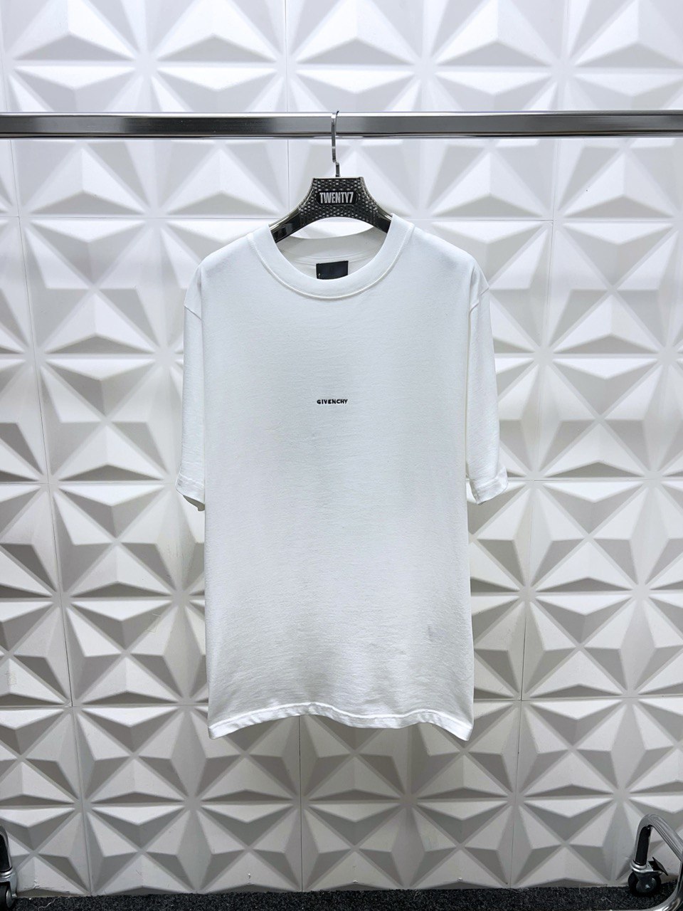 GIVENCHY