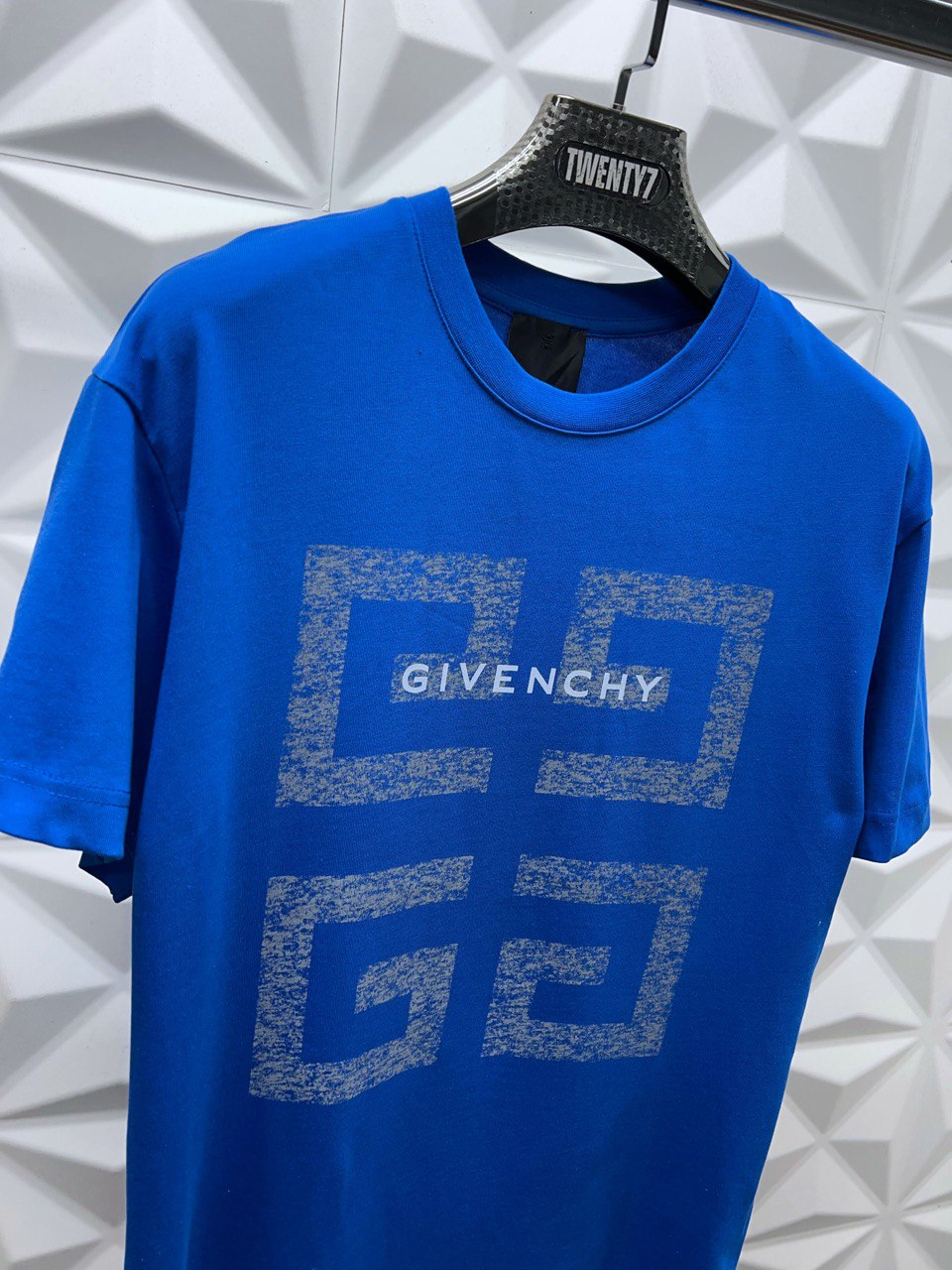 GIVENCHY