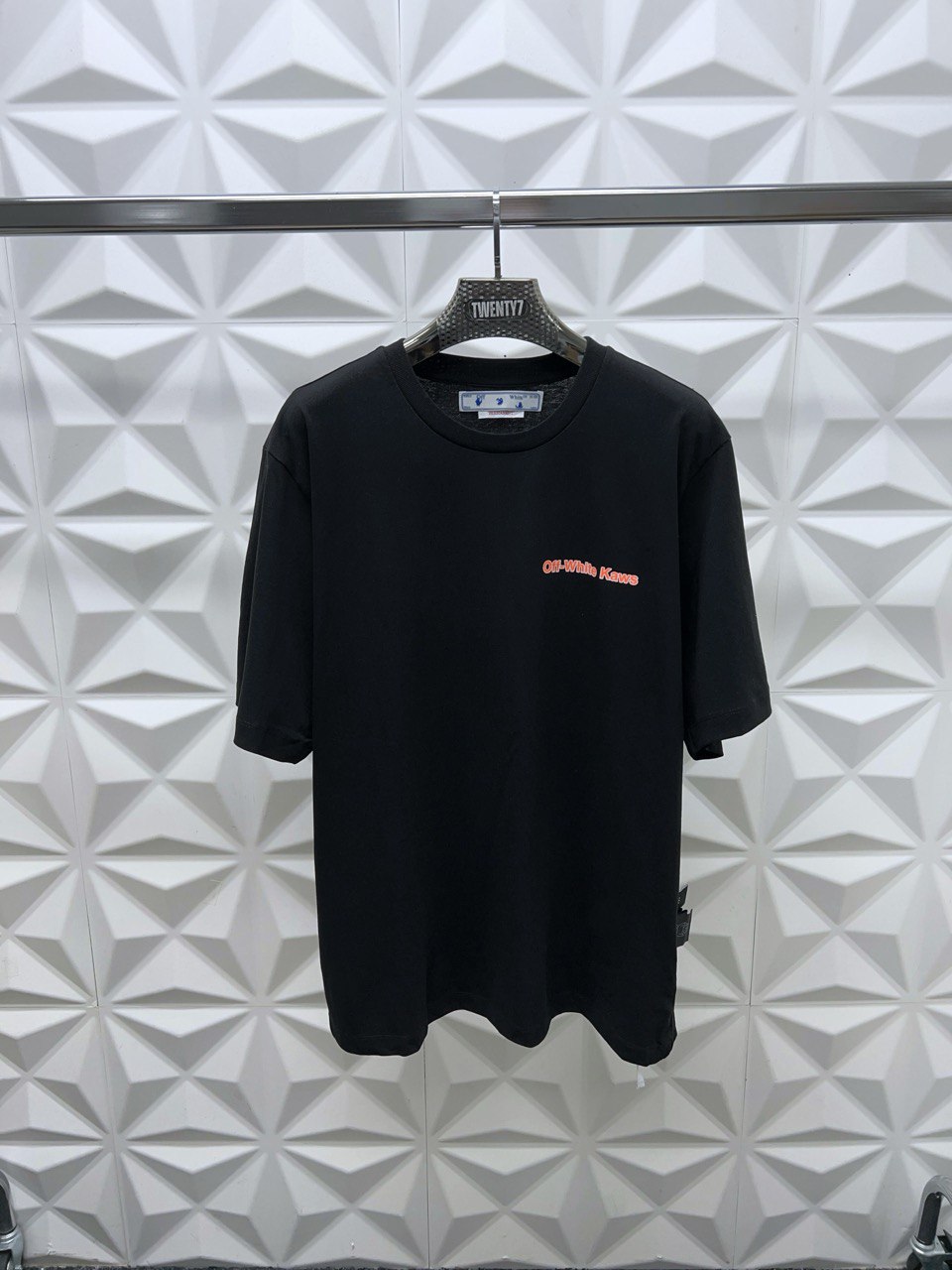 OFF WHITE