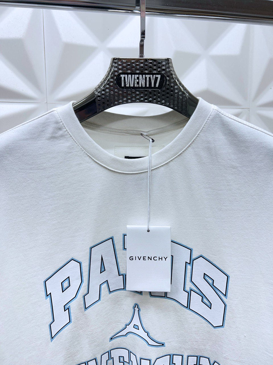 GIVENCHY