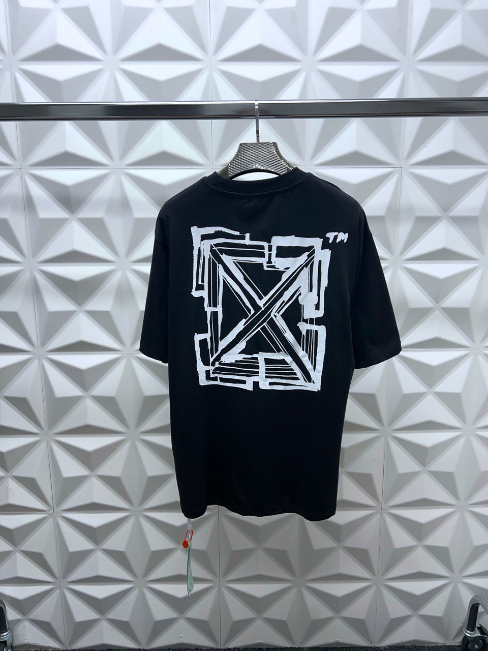 OFF WHITE